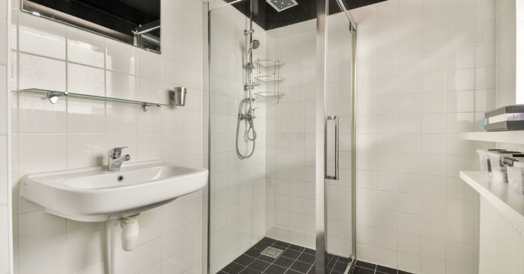 Como Limpar Box de Vidro no Banheiro em Palmas: 4 Passos e Dicas Box de vidro em Palmas